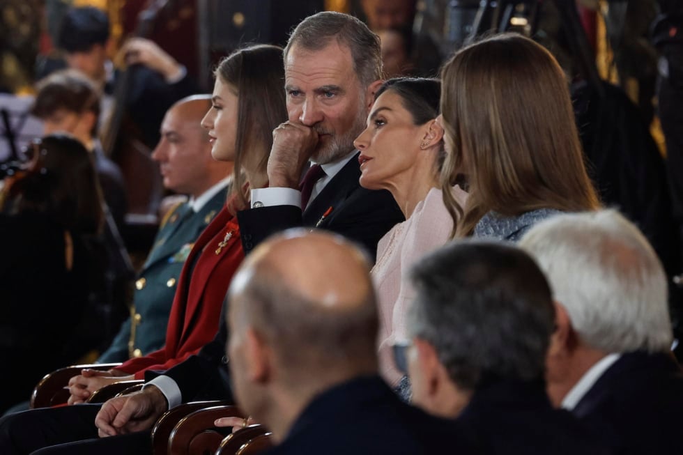 MADRID, 21/11/2025.- La princesa leonor, el rey Felipe, la reina Letizia y la infanta Sofía, durante el acto de conmemoración del 50 aniversario de restauración de la monarquía, este viernes en el palacio Real en Madrid. La reina Sofía, el expresidente del Gobierno Felipe González y los padres de la Constitución Miquel Roca y Miguel Herrero reciben este viernes de manos del rey Felipe VI el Toisón de Oro, la más alta distinción que concede la Casa Real española y cuya historia se remonta a casi 600 años. EFE/JJ Guillén