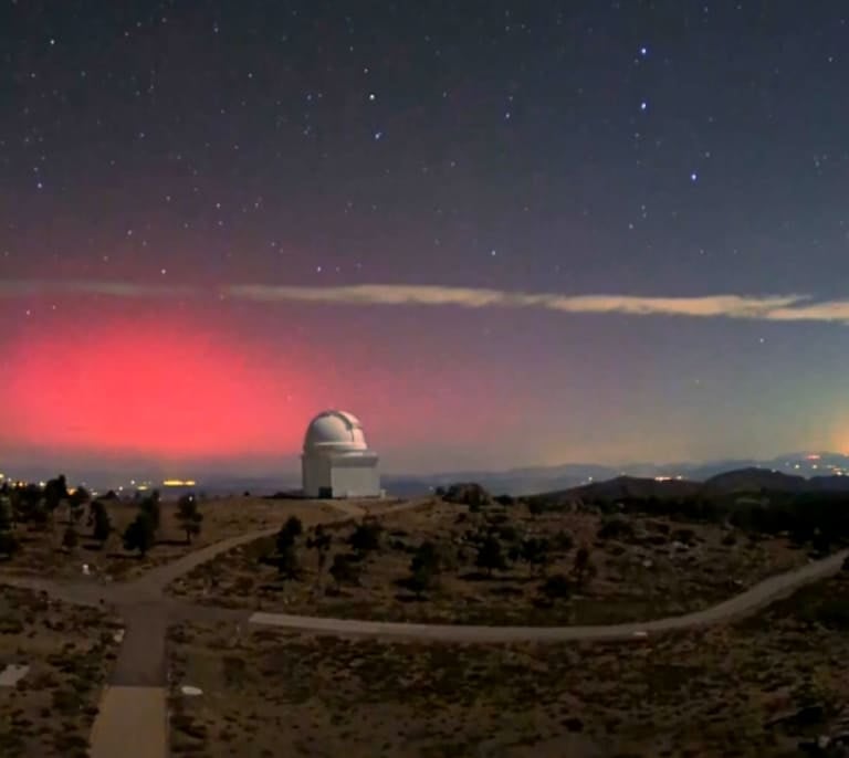 Una tormenta geomagnética provoca una espectacular aurora boreal sobre Almería