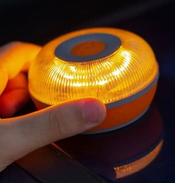 El importante aviso con las luces de emergencia: estás son las balizas [...]