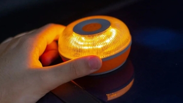 El importante aviso con las luces de emergencia: estás son las balizas que no debes comprar