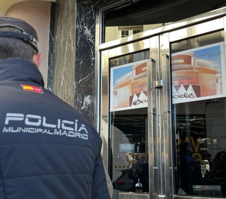 La Policía clausura el Teatro Barceló y el sector del ocio nocturno estalla contra el Ayuntamiento: "Han traspasado todas las líneas rojas"