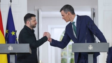 Sánchez anuncia a Zelenski un paquete de 615 millones de ayuda militar a Ucrania y otros 202 millones para la reconstrucción del país