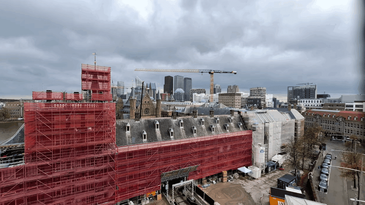 Estado actual de las obras del Binnenhof en La Haya.