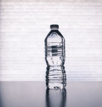 El motivo por el que se está poniendo de moda colgar botellas [...]