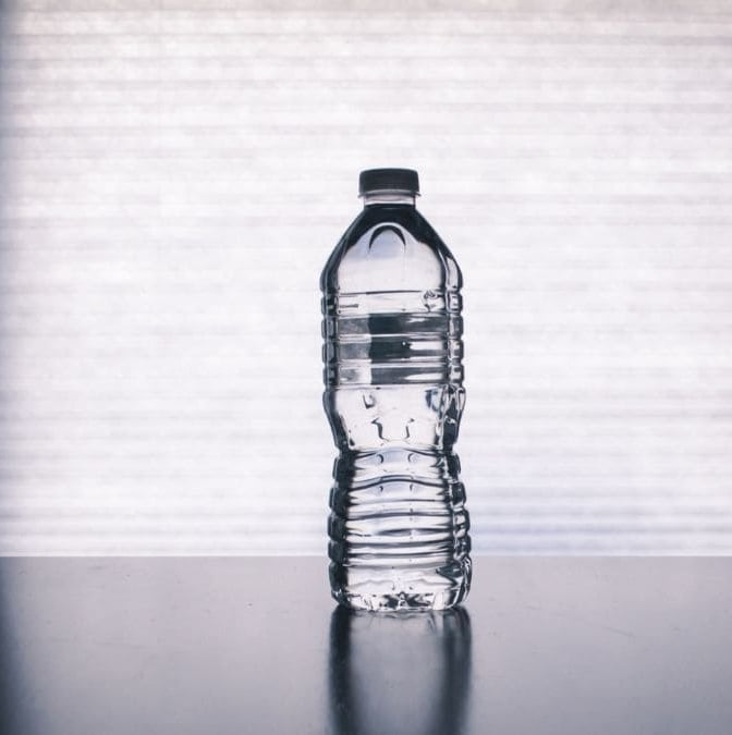 El motivo por el que se está poniendo de moda colgar botellas [...]