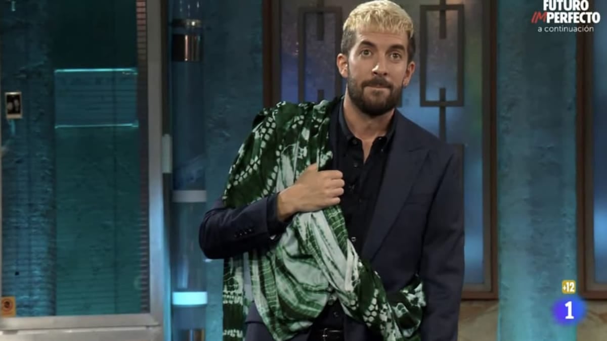 Broncano se viste con una melfa saharaui y La Revuelta sirve para llamar a manifestarse por el Sáhara en Madrid