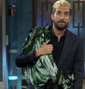 Broncano se viste con una melfa saharaui y La Revuelta sirve para [...]