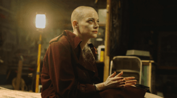 Emma Stone en 'Bugonia'