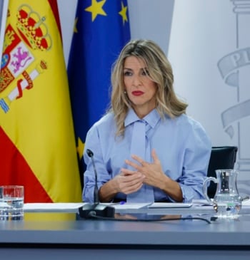 Yolanda Díaz calienta el ERE de Telefónica y abre un choque en [...]