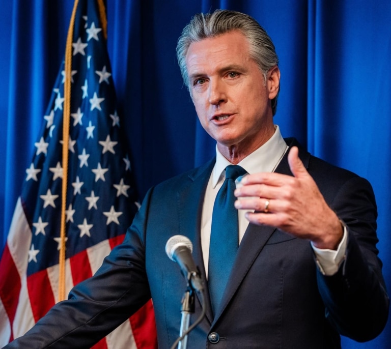 Quién es Gavin Newsom, el gobernador demócrata que se perfila como candidato contra Trump (o Vance)