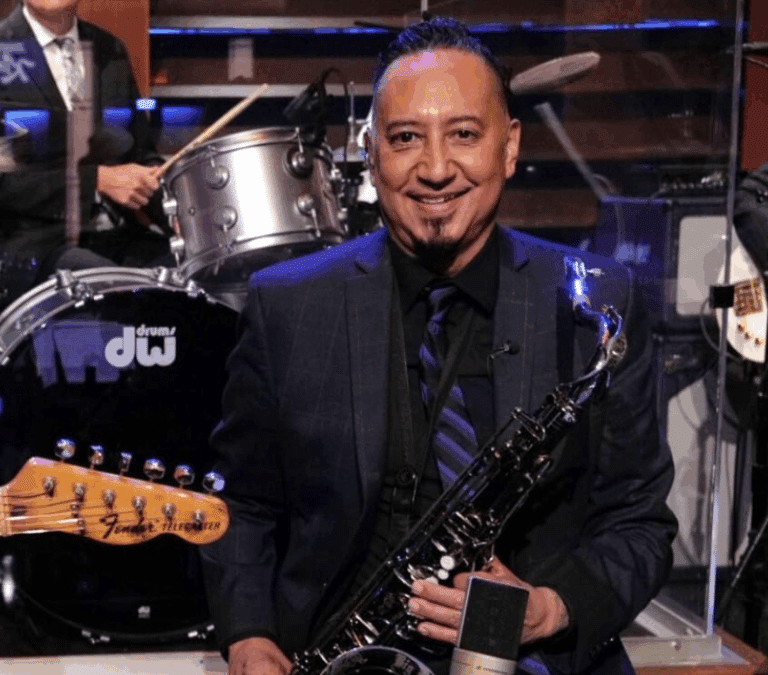 Adiós a Cleto Escobedo III, amigo y líder de la banda musical de 'Jimmy Kimmel Live!'