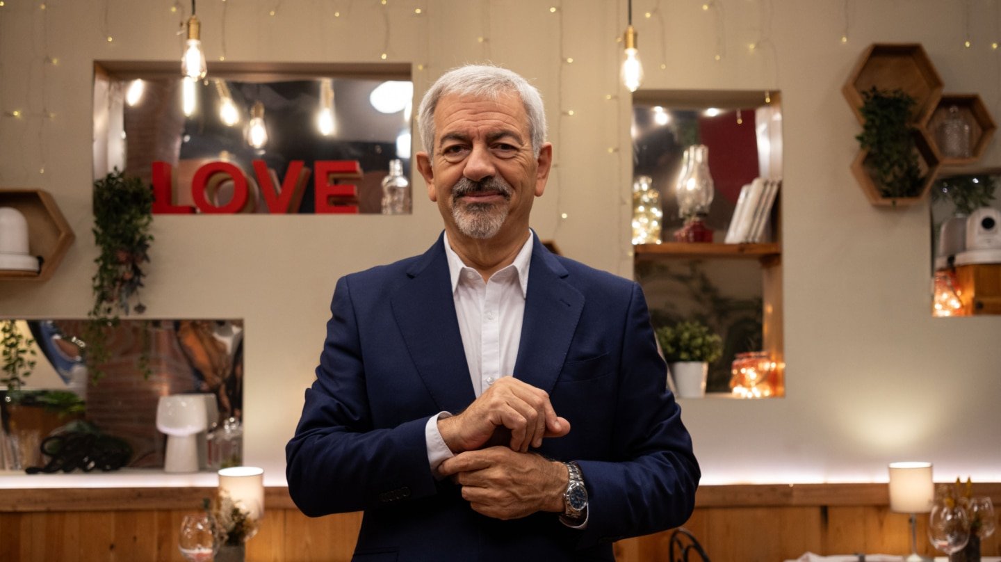 Carlos Sobera, sobre el décimo aniversario de First Dates en Cuatro, su cambio provisional a Telecinco y por qué sigue enganchando a pesar de su tira diaria