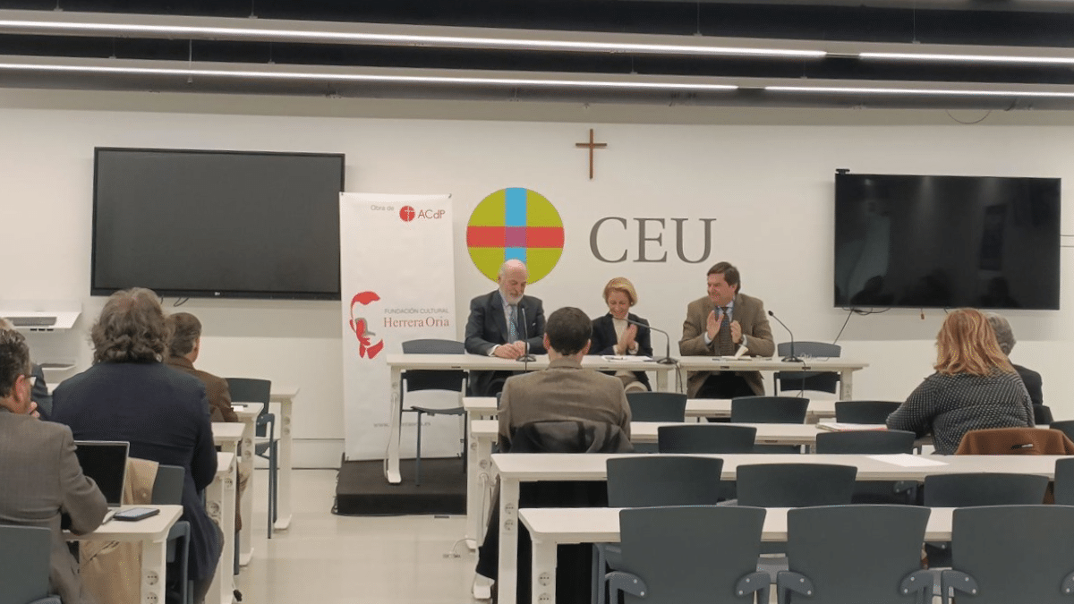 Sesión inaugural de las jornadas 'La feracidad del páramo' este jueves en el CEU.