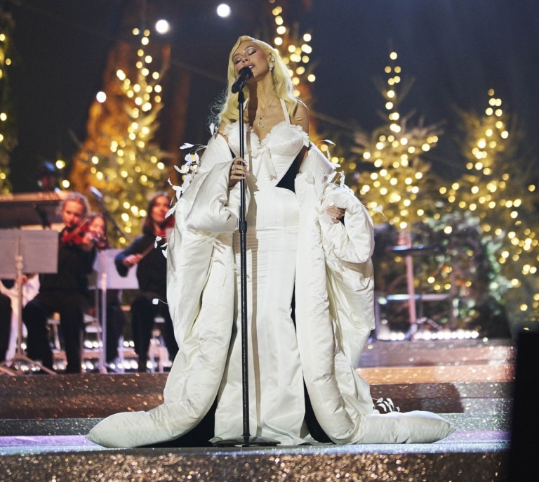 Christina Aguilera pisa el terreno navideño de Mariah Carey: ¿se dará Mimi por aludida?