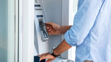 ¿Se puede sacar dinero de una cuenta común si fallece uno de los titulares?