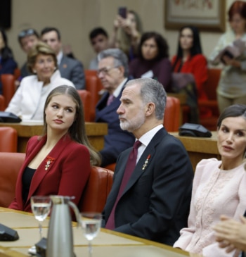 El Rey renueva su compromiso con la "España democrática": la Corona estará [...]