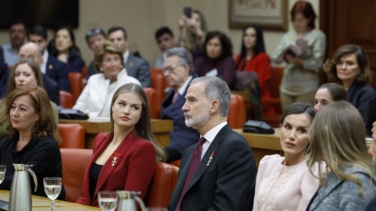 El Rey renueva su compromiso con la "España democrática": la Corona estará "siempre a su servicio"