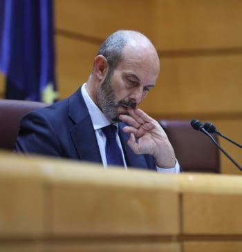 Un micro abierto traiciona a Rollán en el Senado: “Les importa tres [...]