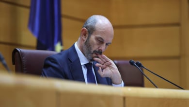 Un micro abierto traiciona a Rollán en el Senado: “Les importa tres pollas en vinagre”, quejándose del murmullo