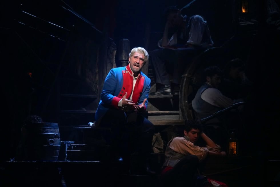 Adrián Salzedo resuelve magistralmente el papel de Jean Valjean. EFE/ Borja Sánchez-Trillo