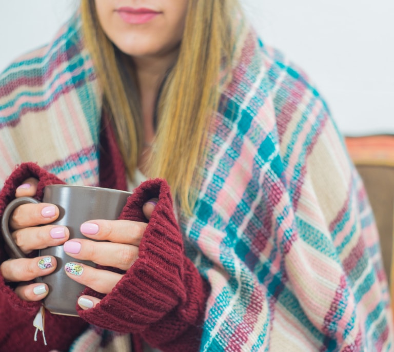 El motivo real por el que tus dedos cambian de color con la llegada del frío