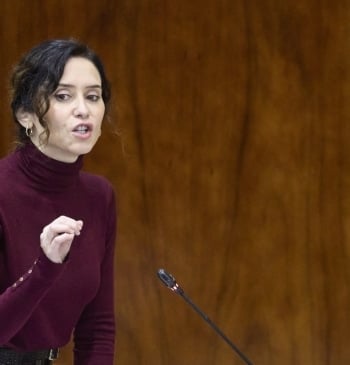 Ayuso recurre a Rubalcaba para atacar a Sánchez: "España no se merece [...]