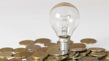 Precio de la luz hoy, 21 de noviembre de 2025: ¿qué pueden hacer los consumidores para ahorrar?