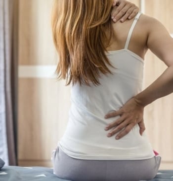 El breve ejercicio que debes hacer para corregir la postura de la [...]