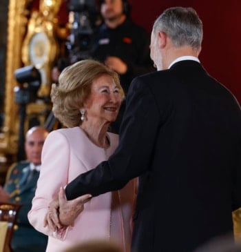 El Rey entrega a su madre, Doña Sofía, el Toisón de Oro [...]
