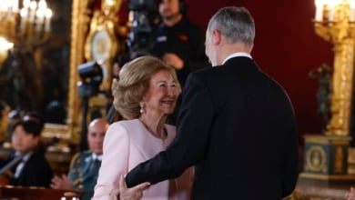 El Rey entrega a su madre, Doña Sofía, el Toisón de Oro "por una vida entera de servicio y lealtad a España"