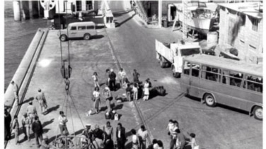 Las heridas de la Operación Golondrina: el éxodo "deprisa y corriendo" de miles de canarios del Sáhara Español