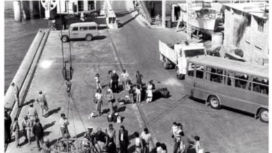 Las heridas de la Operación Golondrina: el éxodo "deprisa y corriendo" de miles de canarios del Sáhara Español