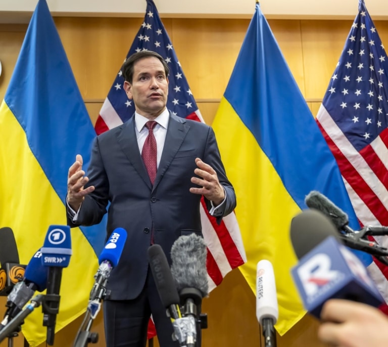 EE.UU y Ucrania retoman el diálogo para una paz "duradera y próspera"