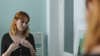 Catalina Sopelana en un fotograma de 'El cuco de cristal'