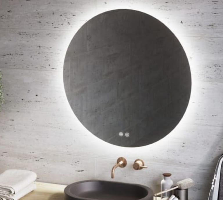 Luz LED integrada, función antivaho y diseño elegante: así es el espejo redondo rebajado en Leroy Merlin por el Black Friday
