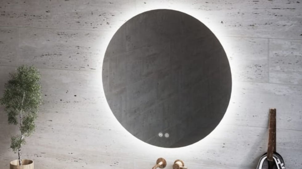 Luz LED integrada, función antivaho y diseño elegante: así es el espejo redondo rebajado en Leroy Merlin por el Black Friday