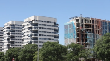 El grifo del crédito para construir vivienda se abre a cuentagotas mientras las hipotecas crecen a doble dígito