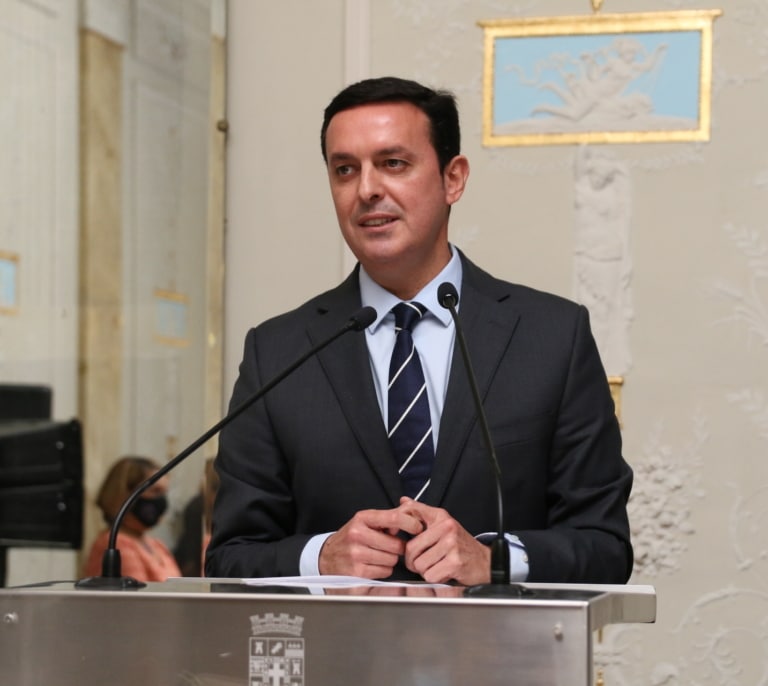 Quién es Javier Aureliano García, el presidente de la Diputación de Almería detenido por el "caso Mascarillas"