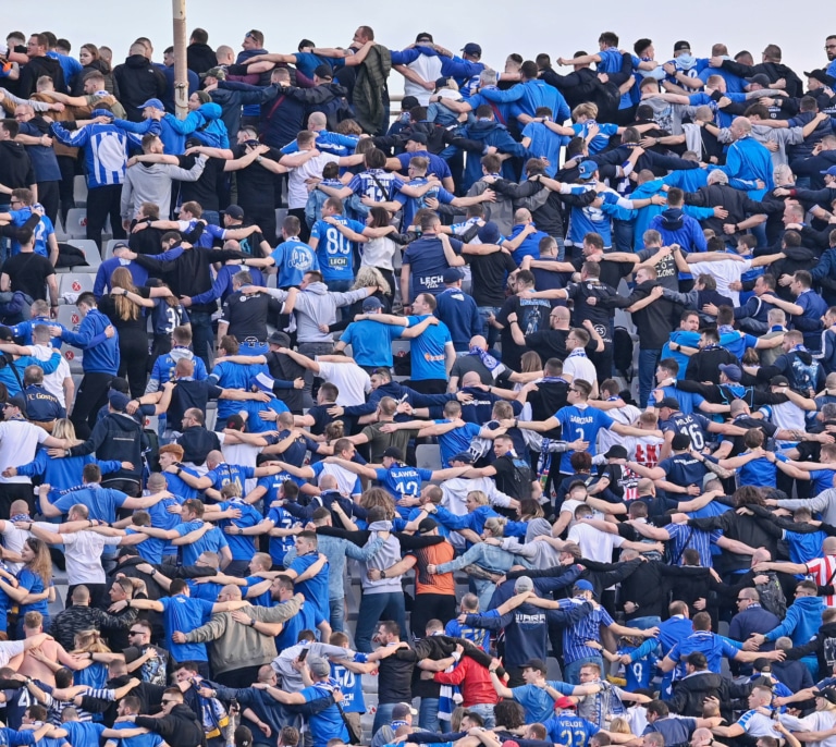 Los ultras del Lech Poznań, los nacionalistas polacos a los que se enfrentan los Bukaneros