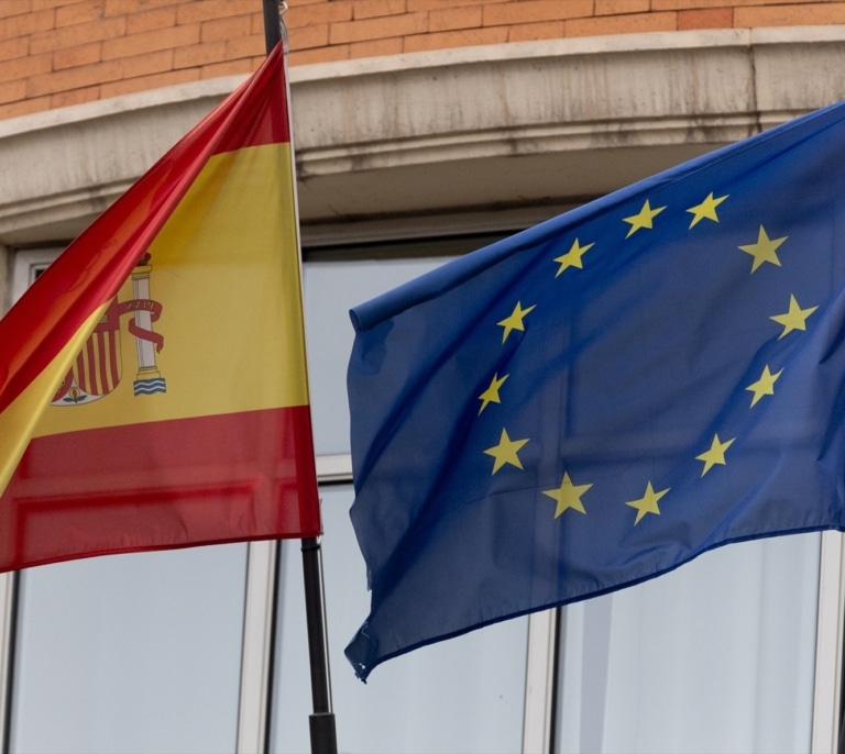 Bruselas mejora las previsiones del PIB y déficit de España