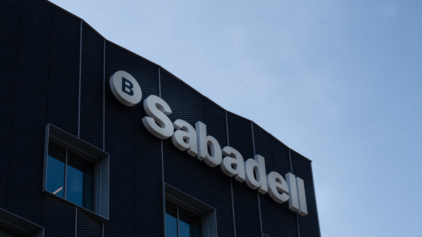 El Sabadell gana un 29,1% menos en el primer trimestre por la caída de los intereses y las prejubilaciones