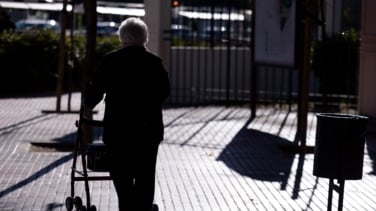Las pensiones de viudedad subirán de media 25 euros al mes en 2026 para compensar la inflación
