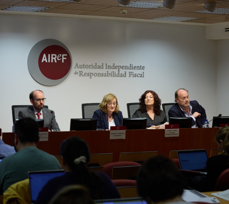 La Autoridad Fiscal calcula que la deuda estaría en el 69% del PIB si se cumpliese la ley de Estabilidad