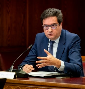 El Gobierno esquiva la huelga de funcionarios: acepta un acuerdo salarial plurianual [...]