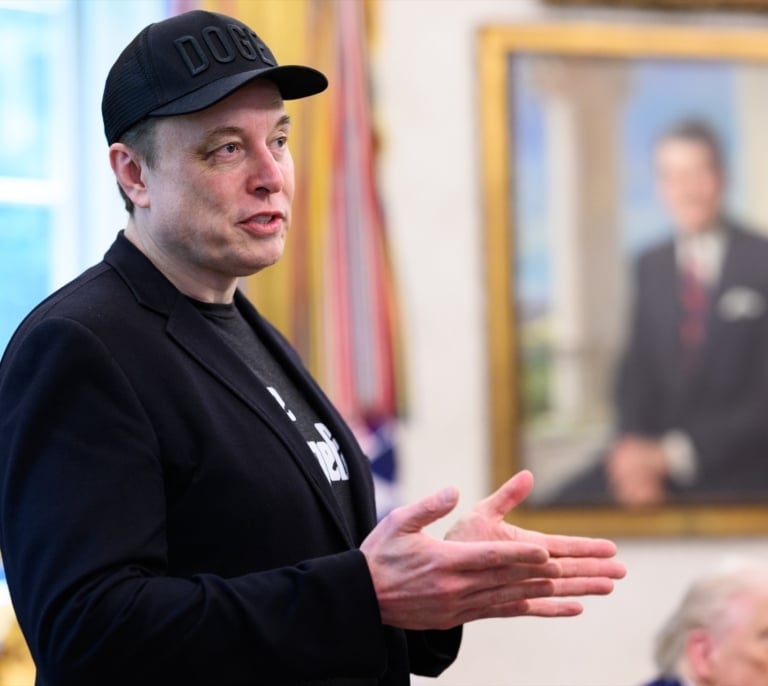 Los accionistas de Tesla acuerdan un plan de compensación récord de un billón de dólares para Elon Musk