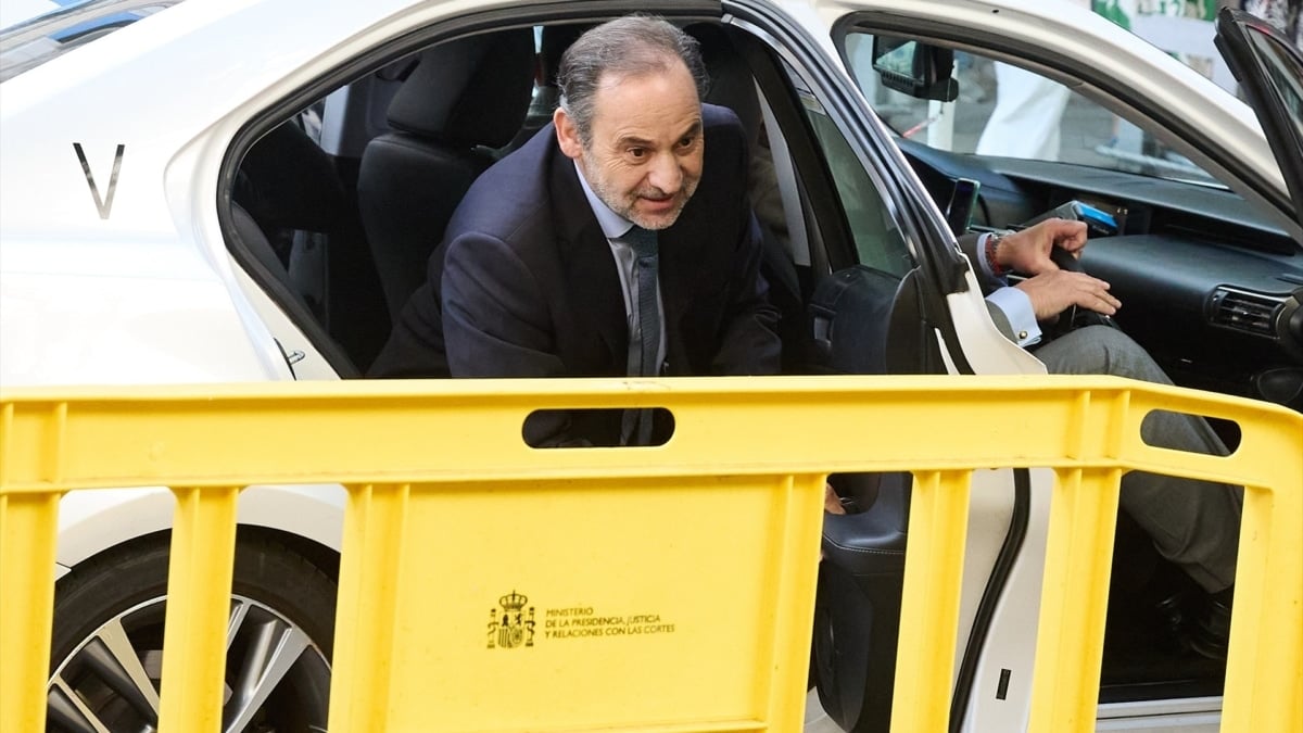 Anticorrupción pide al juez una vista para decidir si Ábalos y Koldo deben seguir en libertad