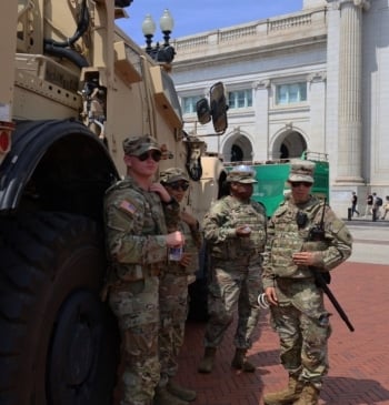 Mueren los dos agentes heridos en el tiroteo cerca de la Casa [...]