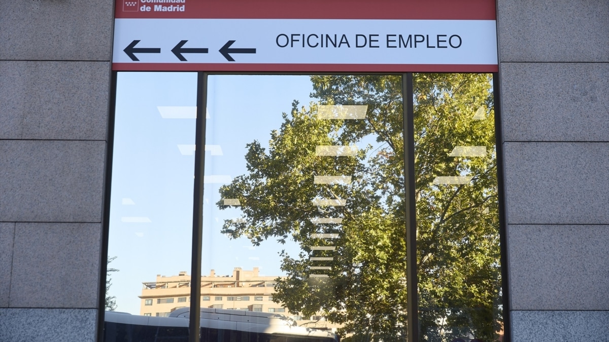 El paro sube tras el fin de la temporada estival pero sigue en mínimos de 2007