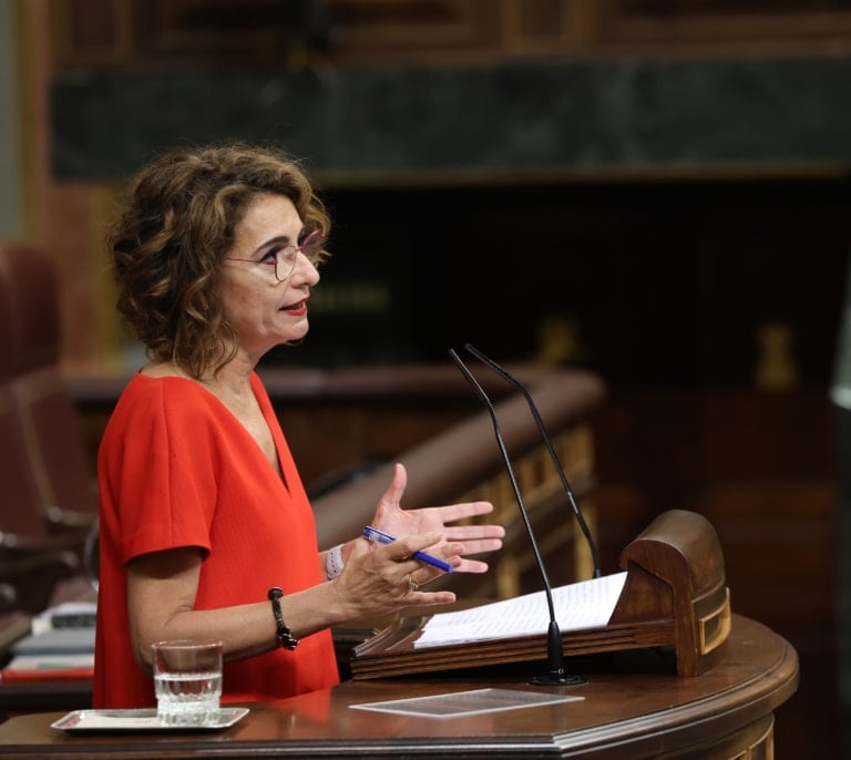 Cataluña, Comunidad Valenciana y Murcia seguirán fuera del límite legal de deuda hasta 2050 pese a la condonación