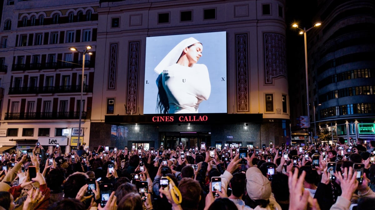 Rosalía en Callao o Bisbal en la Puerta del Sol: los políticos se pelean por las 'sorpresas' de las estrellas